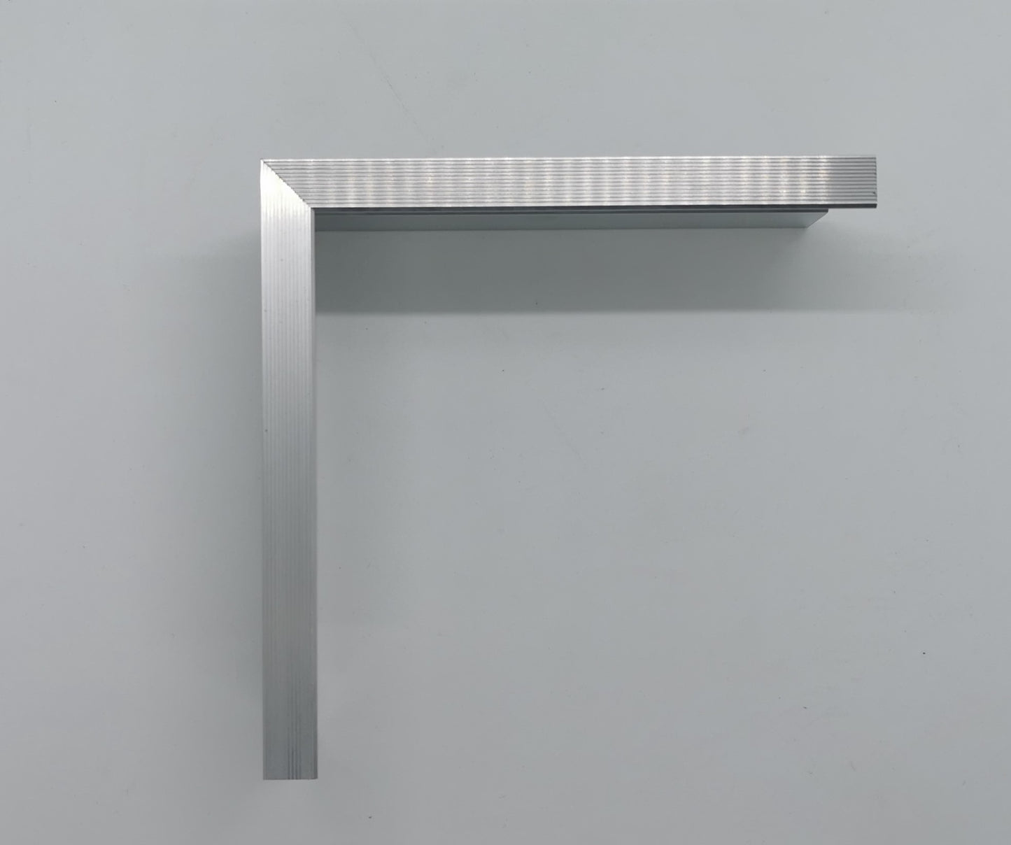 Narożnik wewnętrzny do listwy cokołowej ukrytej 13 mm